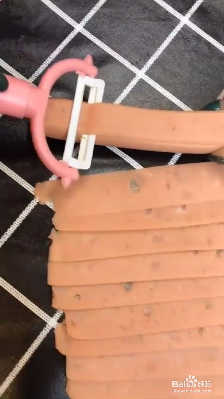 如何制作火腿肠金针菇
