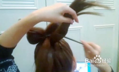 怎么盘出蝴蝶结发型