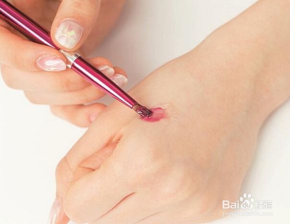 如何化一款让唇颊美的闪闪发光的美妆
