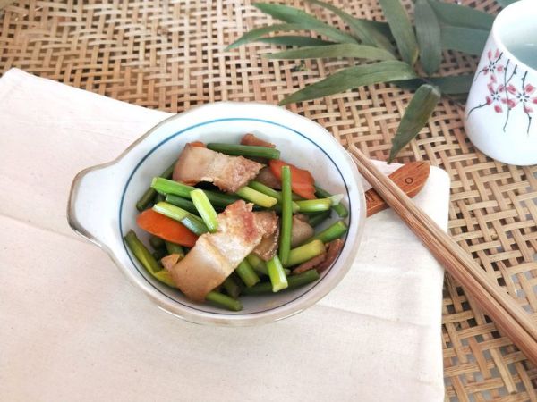 肉烧蒜苔(回锅肉版,下酒神菜)