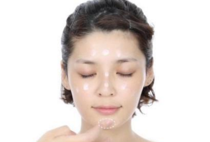 夏天加上防晒霜化妆的步骤的什么
