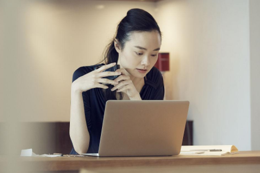 丁字步哪个脚在前