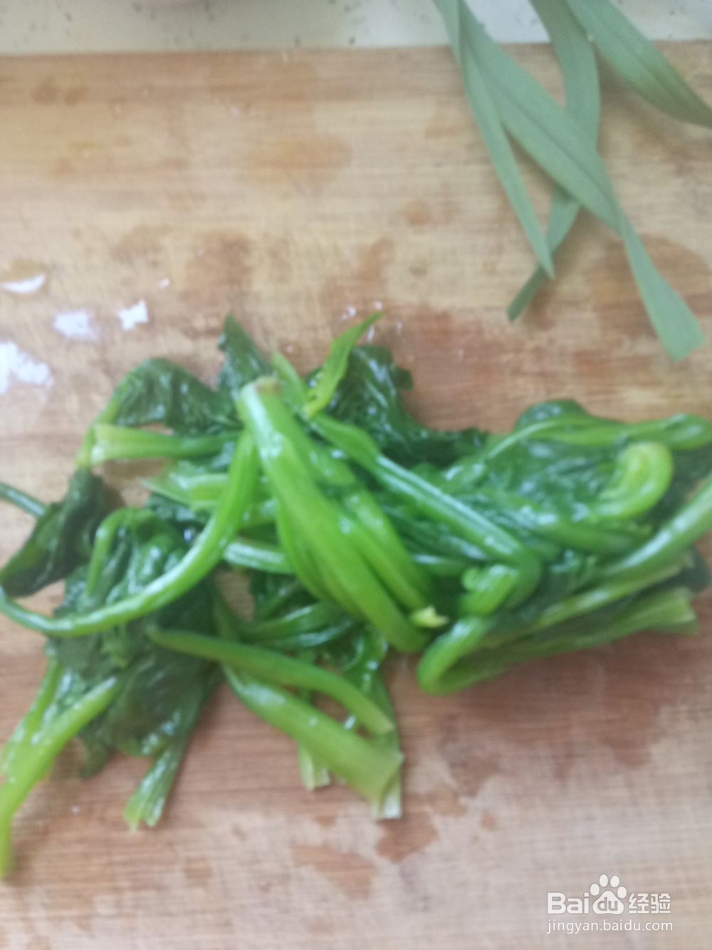 简单豆芽炒菠菜