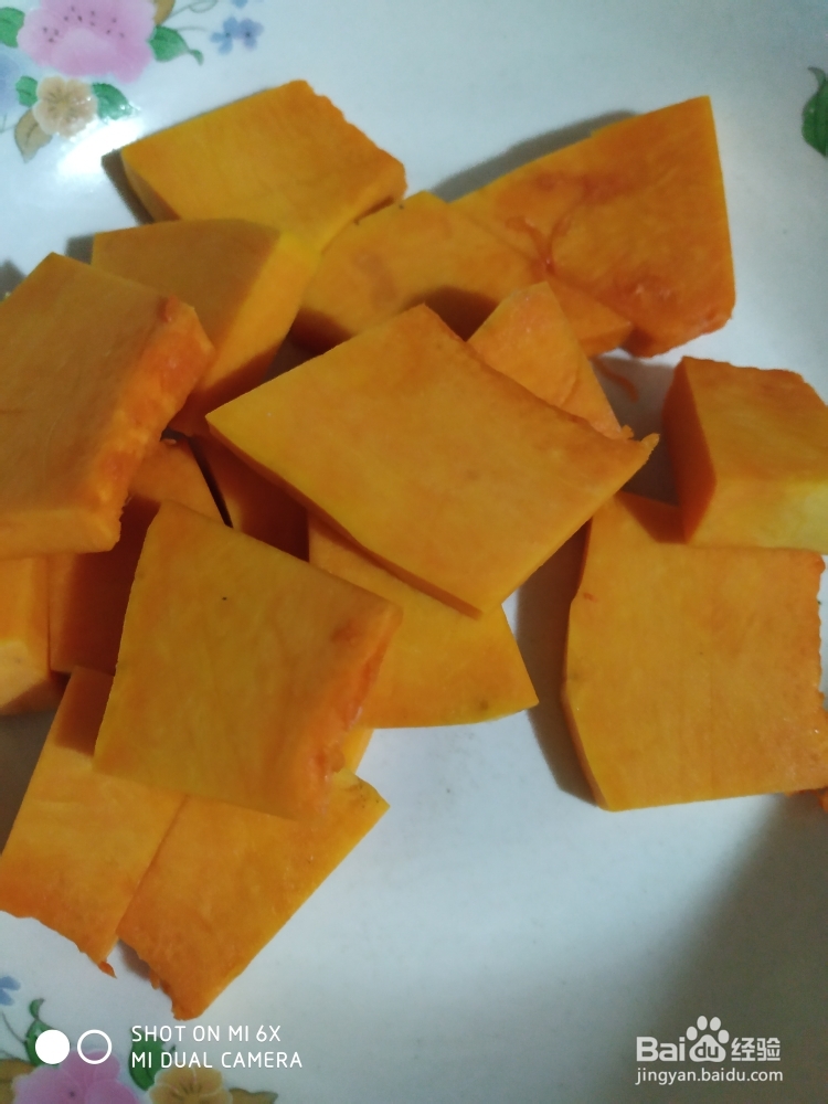 宝宝也爱吃的玫瑰花南瓜馒头