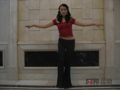 怎样学会肚皮舞上下胯鸭行步