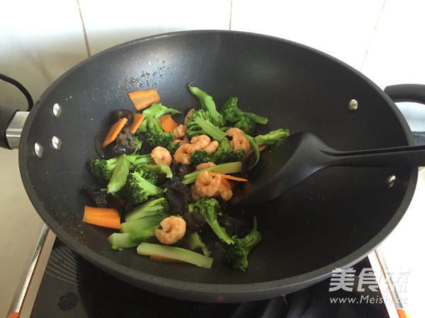 虾仁西兰花的做法