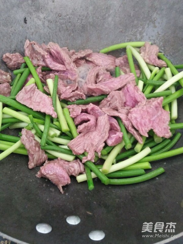 蒜薹炒牛肉的做法