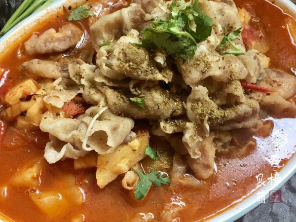 金针菇酸汤肥牛卷