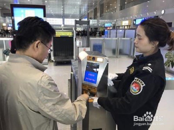 高铁站不卖站台票，如何进站送客人