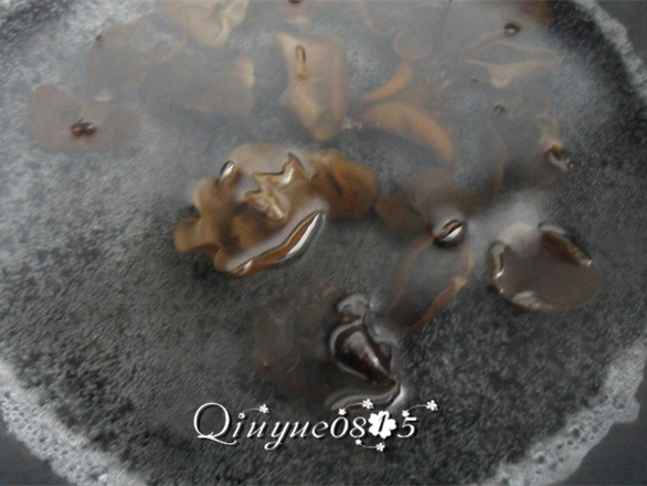 鸡蛋黄瓜炒木耳