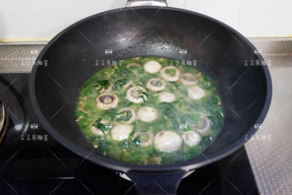 开洋菠菜烩口蘑