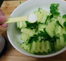 如何制作凉拌黄瓜
