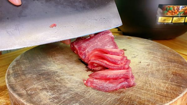 窝蛋牛肉煲仔饭