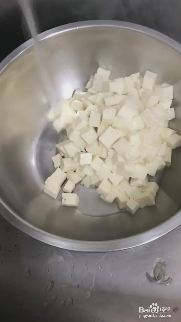 如何制作小葱拌豆腐