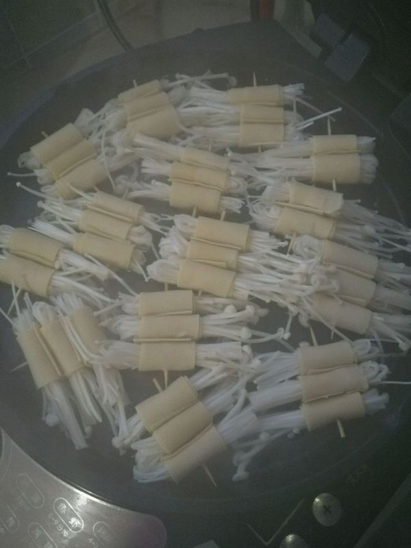 豆腐皮卷金针菇