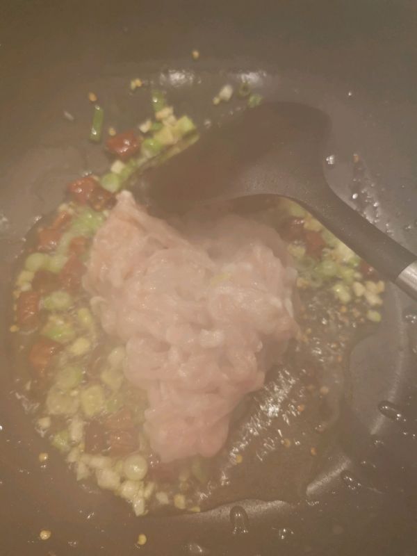 芹菜香干炒肉丝