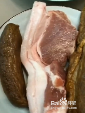 怎样做尖椒炒三样