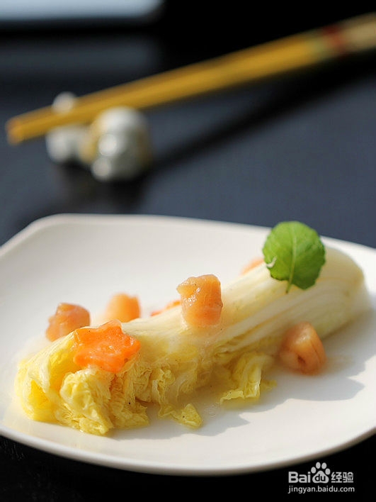 汤汁浓稠白汁亮芡的瑶柱扒娃娃菜