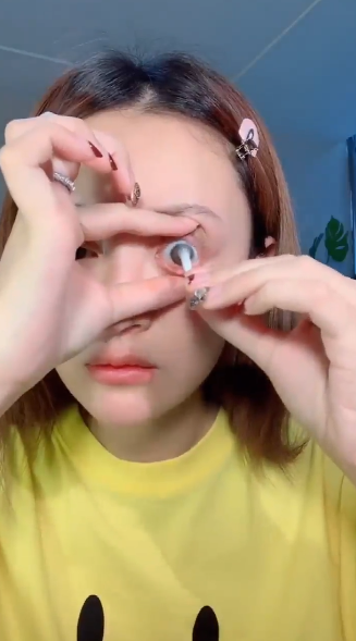 如何画泫雅紫色妆容