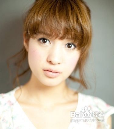 尽显清爽气质的盘发教程