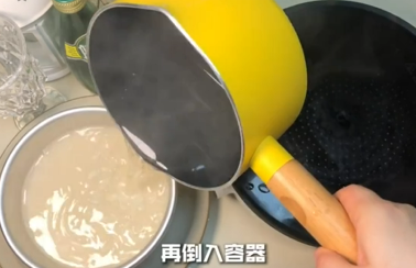 如何自制粉嫩蜜桃果冻蛋糕?