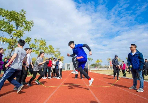 运动会广播稿 50字