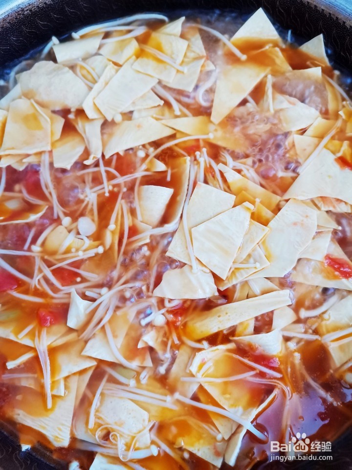 西红柿金针菇豆皮汤的做法