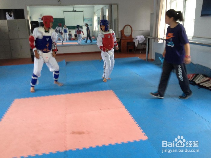 正蹬腿踢击训练的技巧