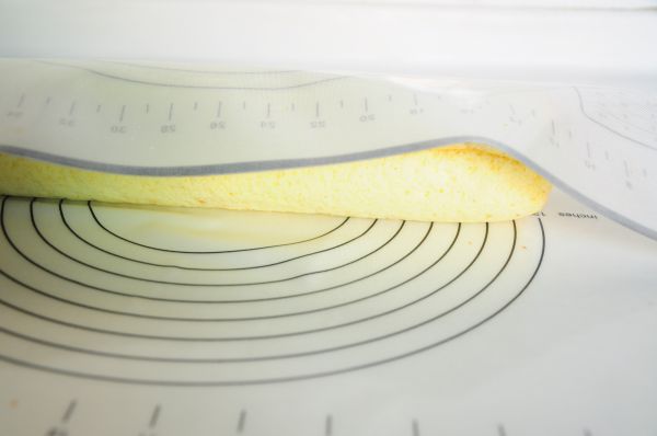 戚风栗蓉蛋糕卷