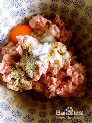 油炸猪肉丸子的做法