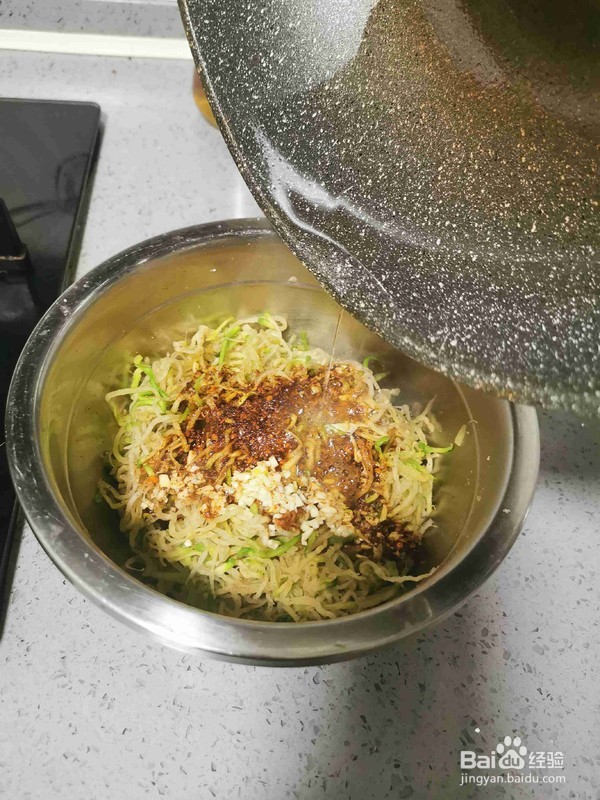 炝拌白萝卜丝的做法