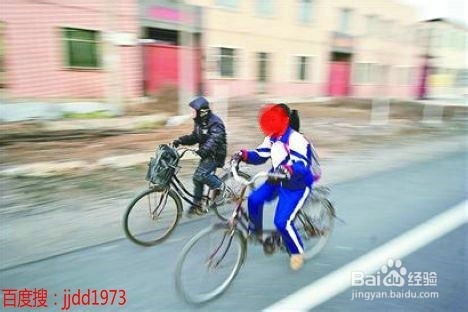 中学生骑车上学安全隐患多