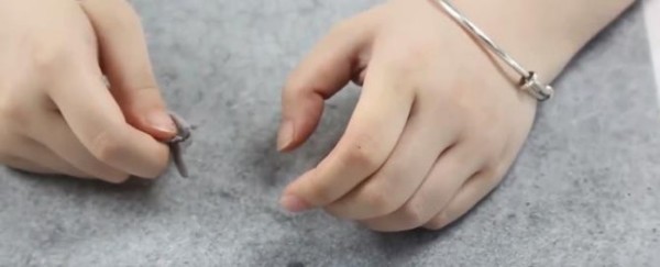 一洗黑弄到皮肤上怎么洗掉