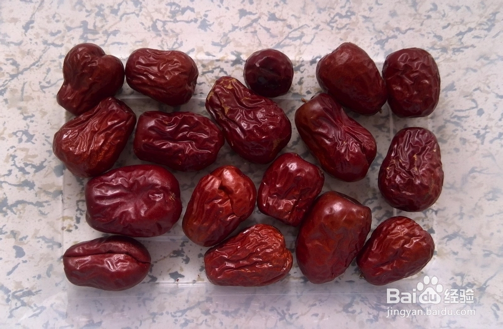 银耳红枣乌鸡汤：[3]经典美食