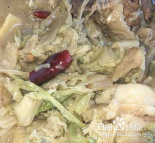 大骨炖酸菜的做法