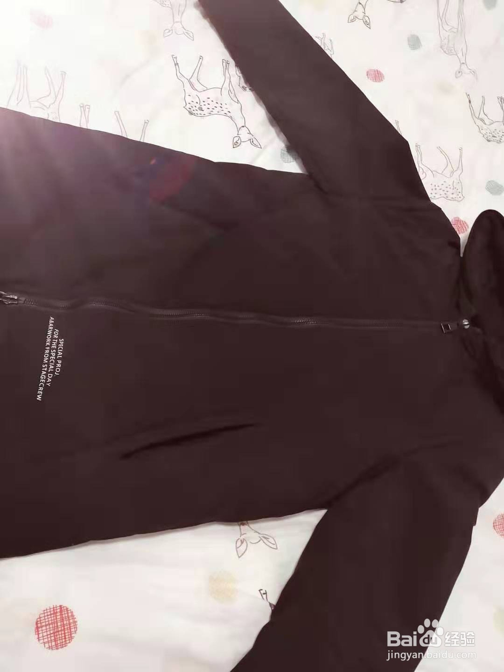 冬天，羽绒服洗完晾晒干后羽绒起坨