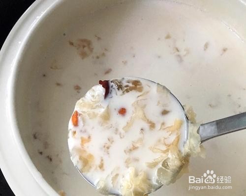 牛奶炖银耳的功效