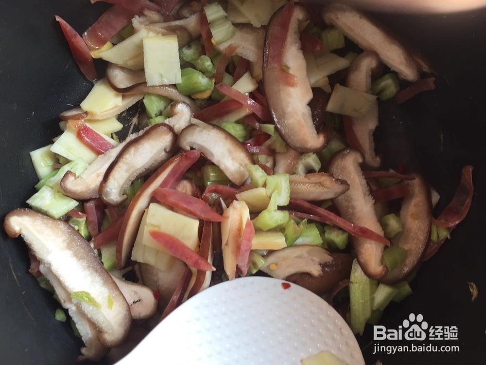 电饭锅营养餐~广式腊肠焖米饭