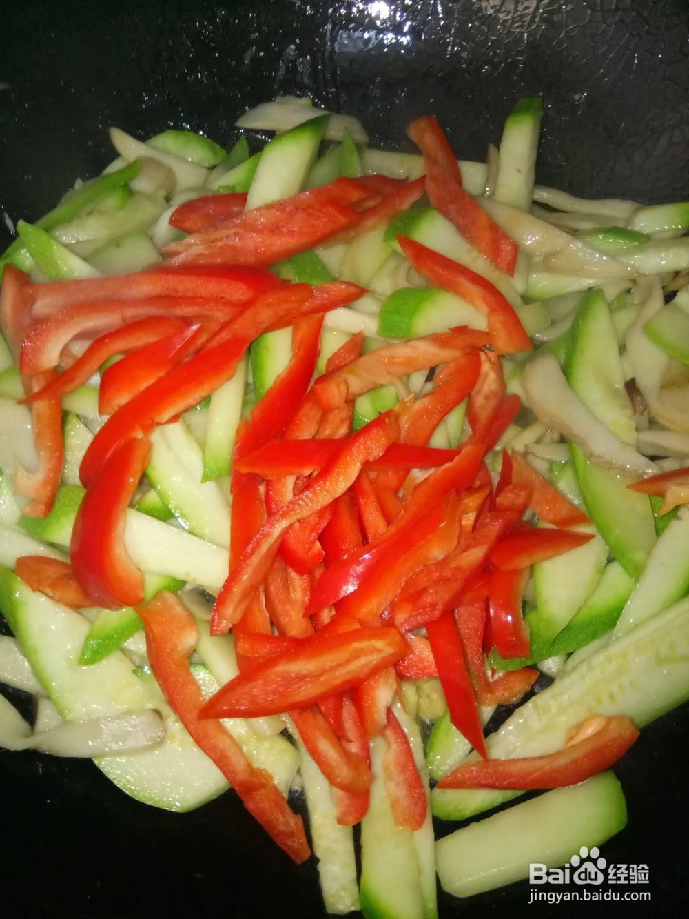 杏鲍菇西葫芦炒红椒的简易做法