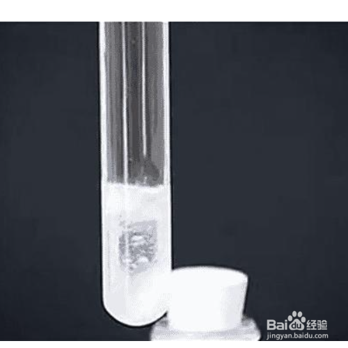 水里有白色漂浮物