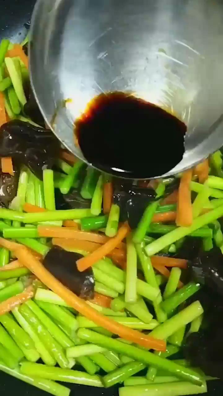 鱼香肉丝怎么做