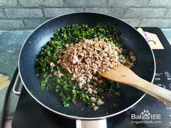 韭菜花炒肉怎么做