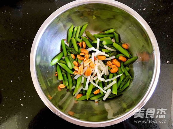 果仁拌芦笋的做法
