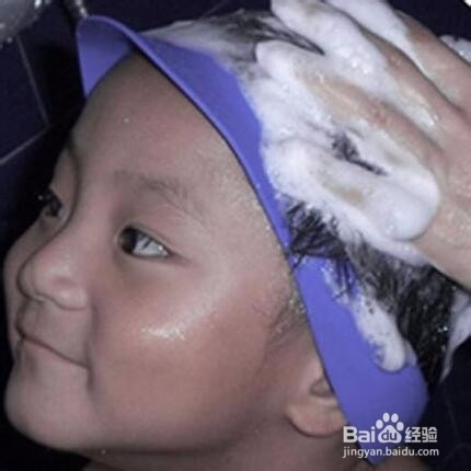 怎样给孩子洗头 ？