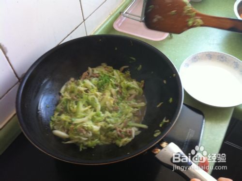 #我的拿手菜#教你烹饪美味的肉丝炒卷心菜