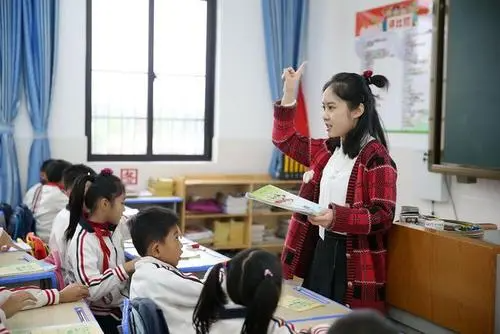 孩子被老师全班点名表扬怎么发朋友圈