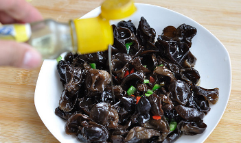 凉拌黑木耳的做法