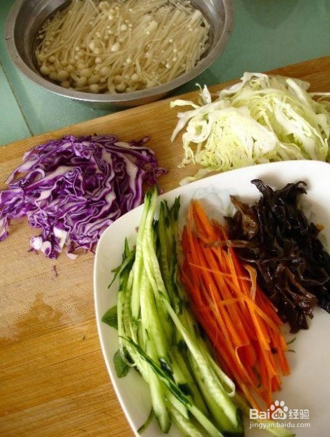 家常拌饭的制作