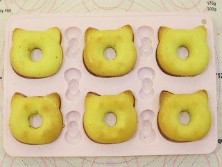 百变凯蒂猫甜甜圈怎么做？