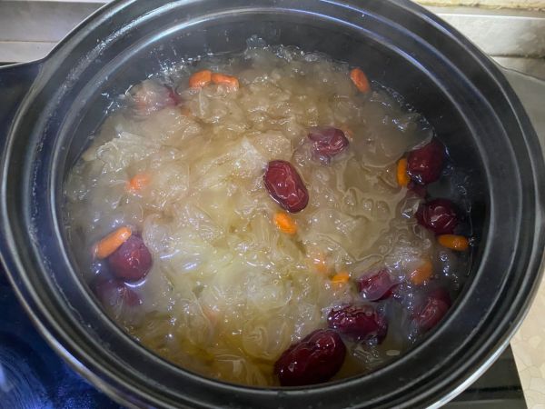 银耳羹美容又养颜